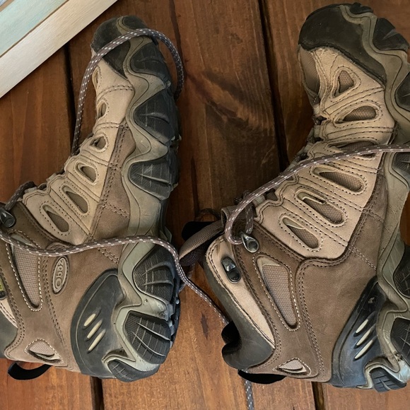 Water proof Hiking boots - Picture 5 of 6